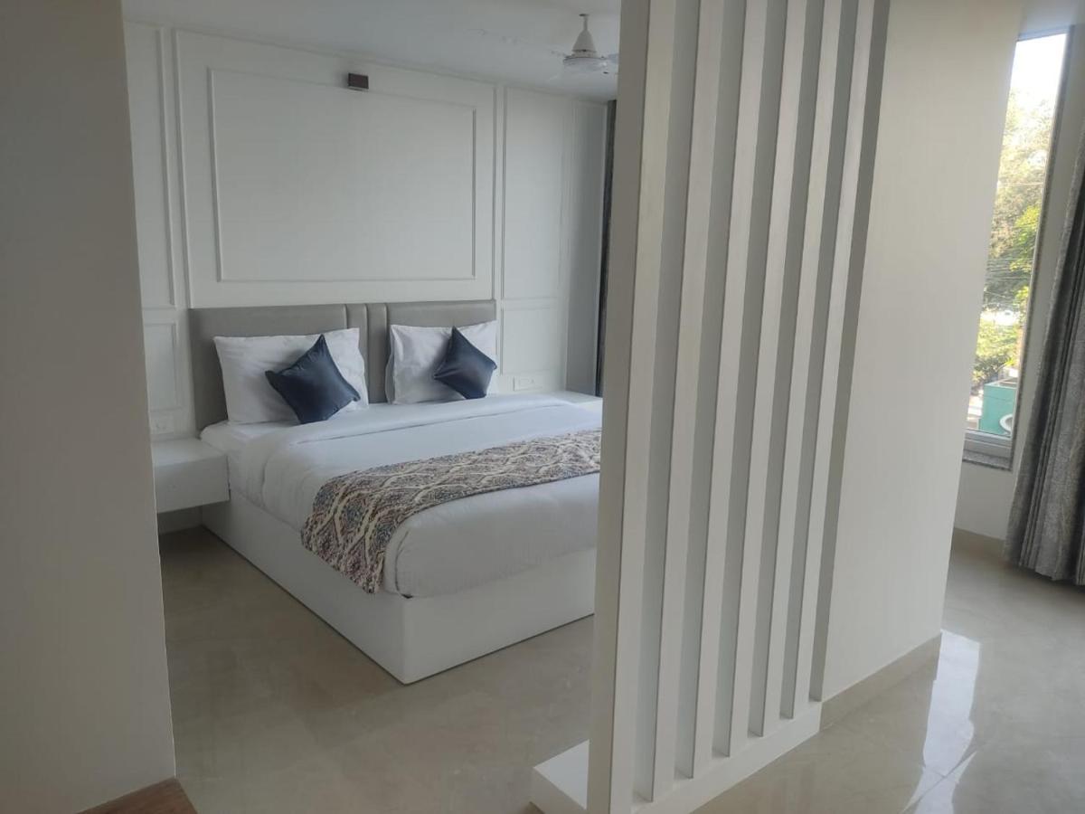 Hotel Mumbai House Express Удайпур Екстериор снимка