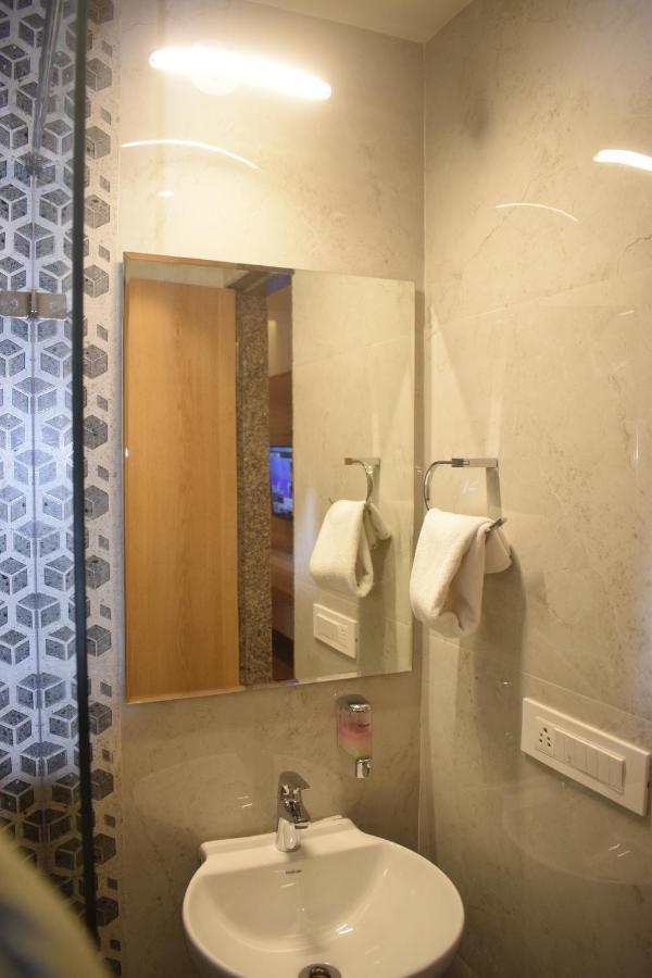 Hotel Mumbai House Express Удайпур Екстериор снимка