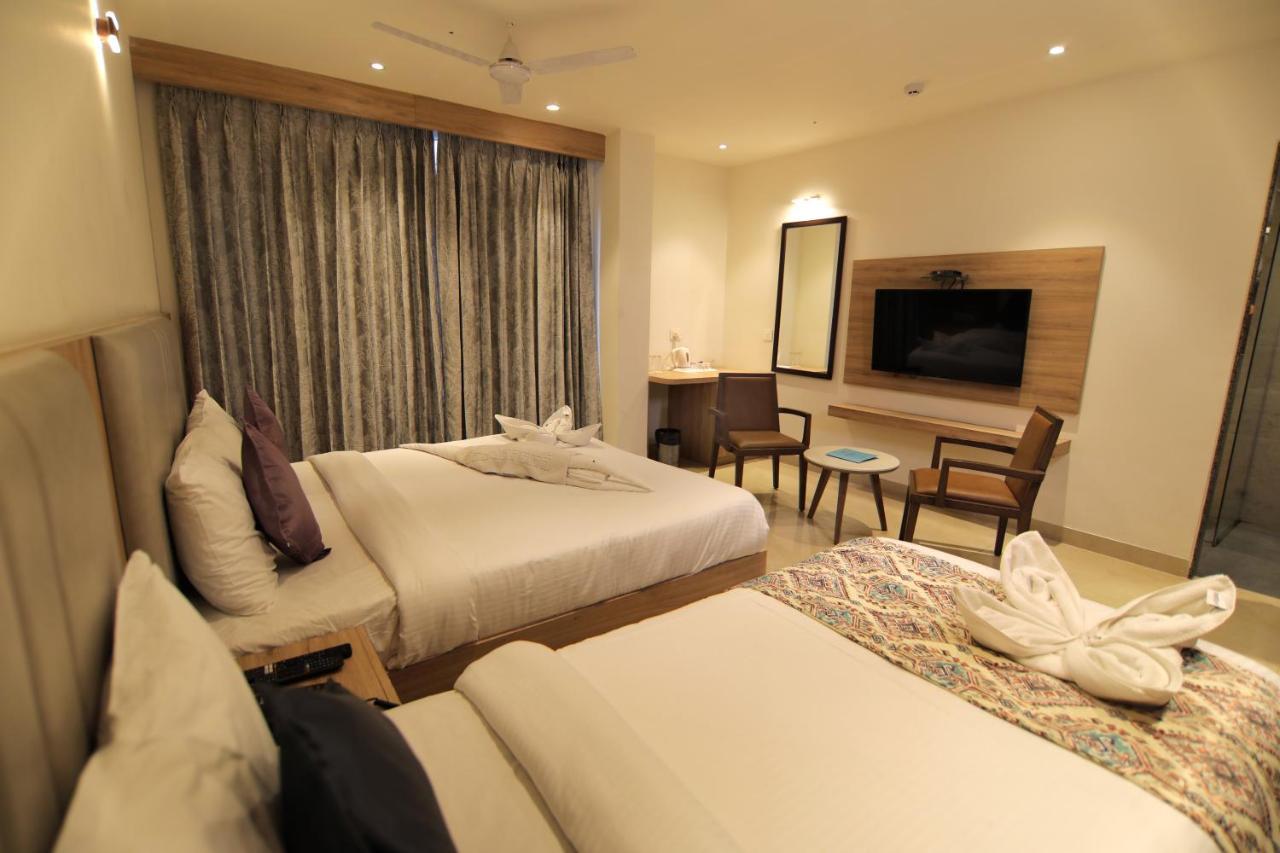 Hotel Mumbai House Express Удайпур Екстериор снимка