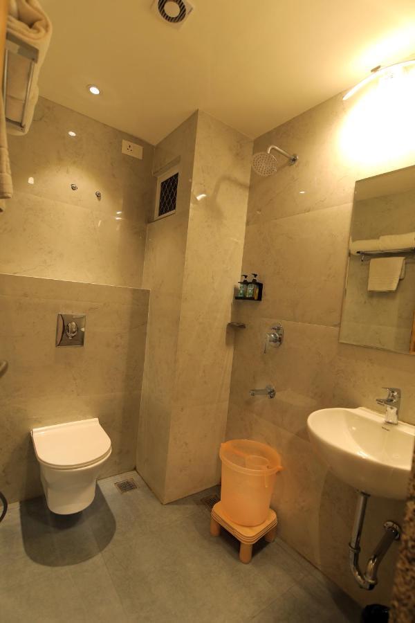 Hotel Mumbai House Express Удайпур Екстериор снимка