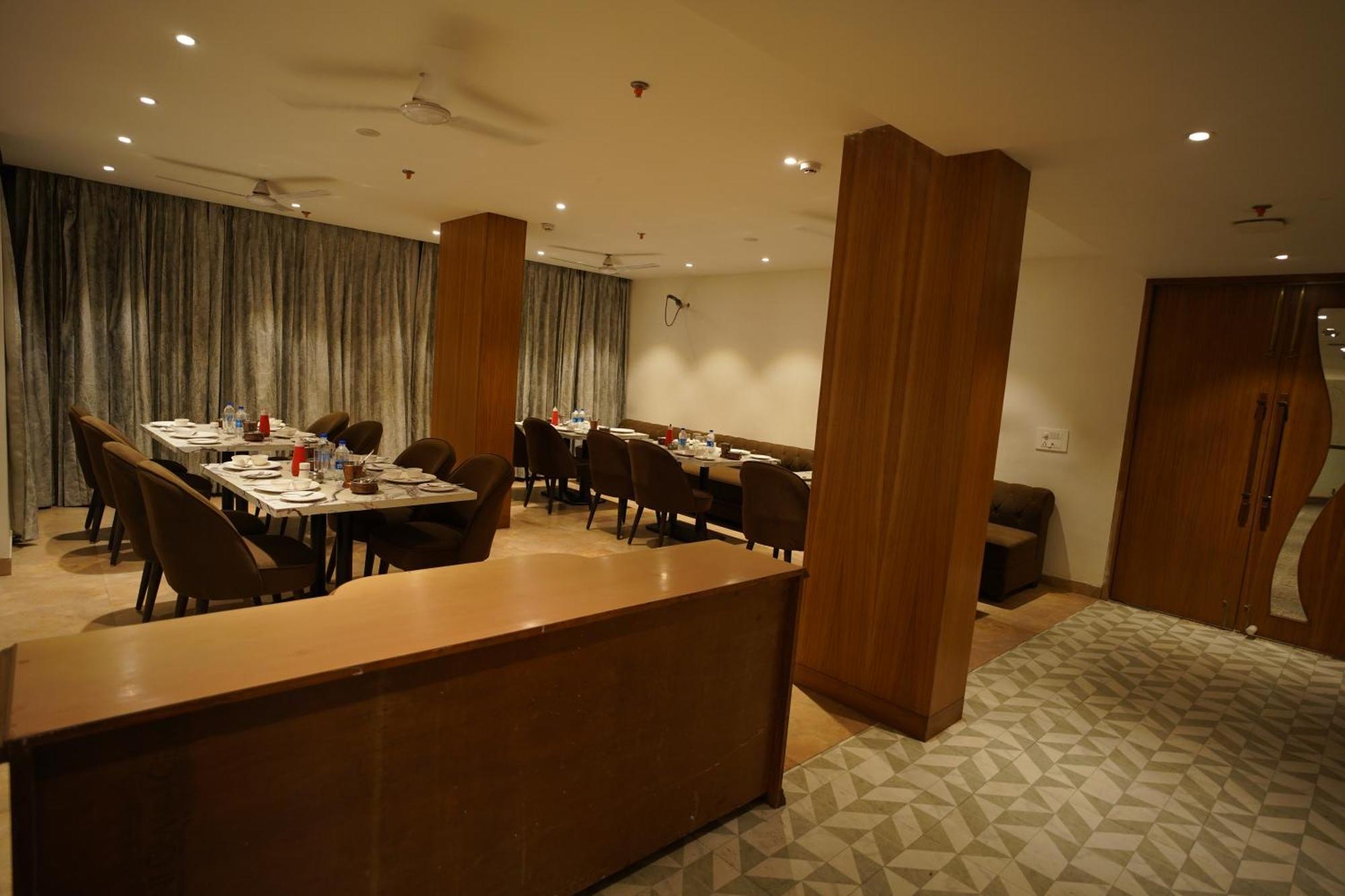 Hotel Mumbai House Express Удайпур Екстериор снимка